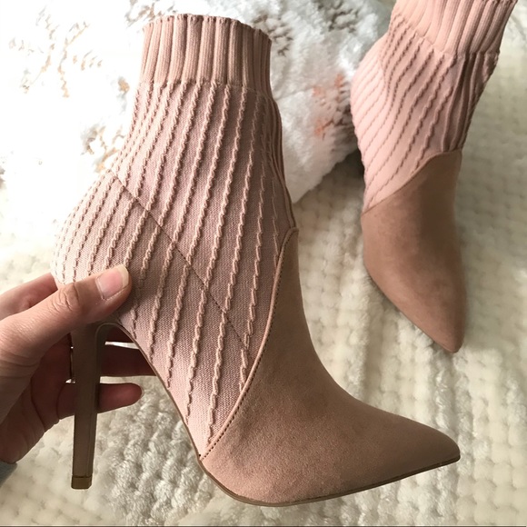 Shoes - ✨Mauve heeled ankle booties
